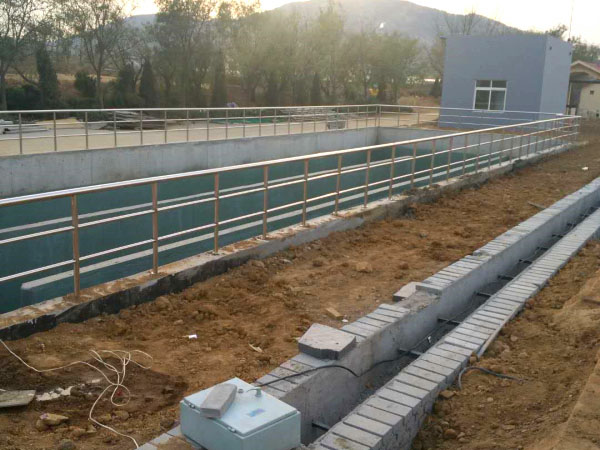 招遠市污水處理廠不銹鋼安全護欄工程5.jpg